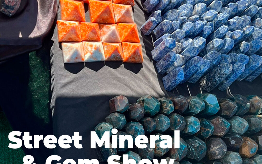 Minas Cristais em 22nd Street Mineral & Gem Show in Tucson 2023