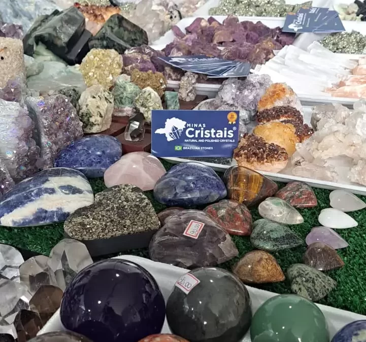 Minas Cristais Brilha Novamente na Exposol 2025: A Maior Feira de Joias e Pedras Preciosas da América Latina Recebe Nossa Energia